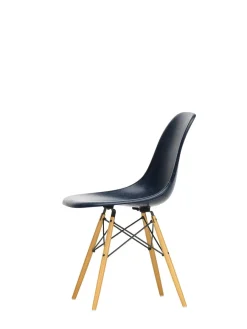 Eames Fiberglass Chair DSW, lys ahorn fra<Vitra Online