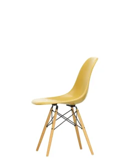 Eames Fiberglass Chair DSW, lys ahorn fra<Vitra Online