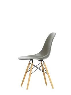 Eames Fiberglass Chair DSW, lys ahorn fra<Vitra Online
