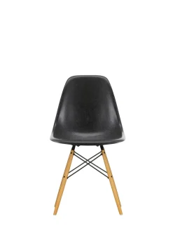 Eames Fiberglass Chair DSW, lys ahorn fra<Vitra Online