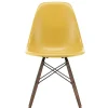 Eames Fiberglass Chair DSW, mørkbejdset ahorn fra<Vitra Best