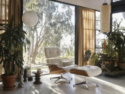 Eames Lounge Chair inkl. Fodskammel, valnød/Nubia fra<Vitra Sale