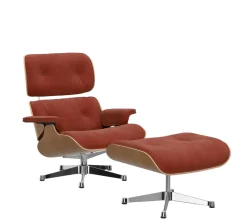 Eames Lounge Chair, kirsebær, calma brandy inkl. Fodskammel fra<Vitra Hot