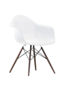 Eames Plastic Armchair DAW, mørkbejdset ahorntræ fra<Vitra Discount