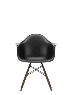 Eames Plastic Armchair DAW, mørkbejdset ahorntræ fra<Vitra Discount