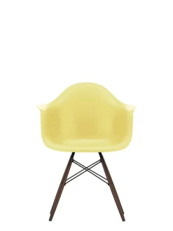 Eames Plastic Armchair DAW, mørkbejdset ahorntræ fra<Vitra Discount