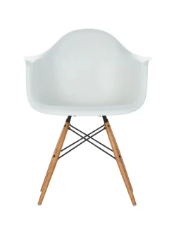 Eames Plastic Armchair DAW, ahorntræ fra<Vitra Online