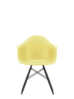 Eames Plastic Armchair DAW, sortlakeret ahorntræ fra<Vitra Discount