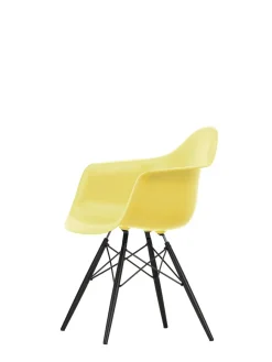 Eames Plastic Armchair DAW, sortlakeret ahorntræ fra<Vitra Discount