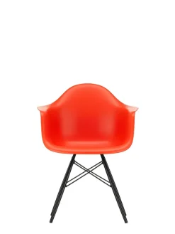 Eames Plastic Armchair DAW, sortlakeret ahorntræ fra<Vitra Discount