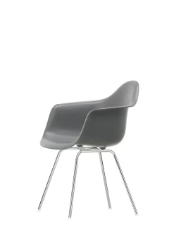 Eames Plastic Armchair DAX, forkromet fra<Vitra Online