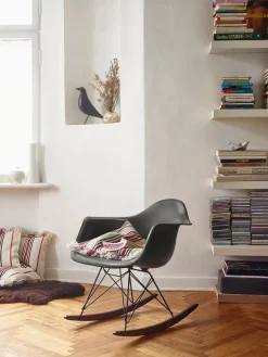 Eames Plastic Armchair RAR, gyngestol fra<Vitra Online