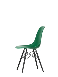 Eames Plastic Side Chair DSW, sortlakeret ahorntræ fra<Vitra Hot