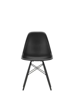 Eames Plastic Side Chair DSW, sortlakeret ahorntræ fra<Vitra Hot