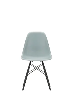 Eames Plastic Side Chair DSW, sortlakeret ahorntræ fra<Vitra Hot