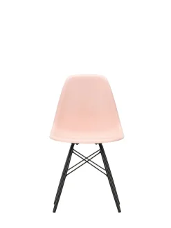 Eames Plastic Side Chair DSW, sortlakeret ahorntræ fra<Vitra Hot