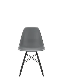 Eames Plastic Side Chair DSW, sortlakeret ahorntræ fra<Vitra Hot