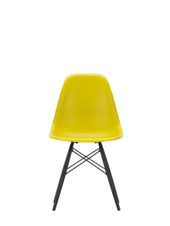 Eames Plastic Side Chair DSW, sortlakeret ahorntræ fra<Vitra Hot