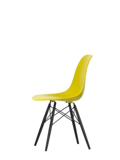 Eames Plastic Side Chair DSW, sortlakeret ahorntræ fra<Vitra Hot