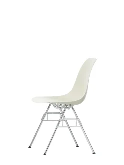 Eames Plastic Side Chair DSS-N, stabelbar fra<Vitra