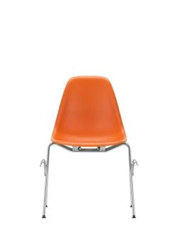 Eames Plastic Side Chair DSS, stabelbar fra<Vitra Outlet