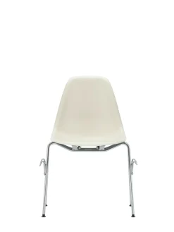 Eames Plastic Side Chair DSS, stabelbar fra<Vitra Outlet