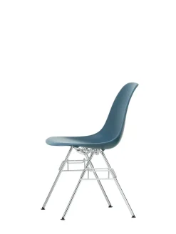 Eames Plastic Side Chair DSS, stabelbar fra<Vitra Outlet