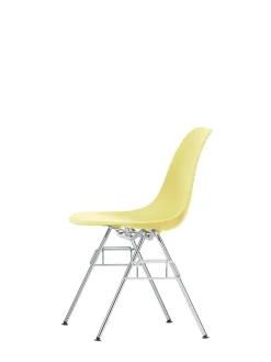 Eames Plastic Side Chair DSS, stabelbar fra<Vitra Outlet