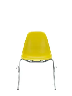 Eames Plastic Side Chair DSS, stabelbar fra<Vitra Outlet