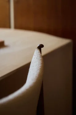 Egypterstol, valnød af Finn Juhl<House of Finn Juhl Online