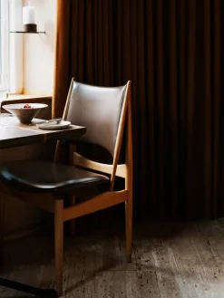 Egypterstol, valnød af Finn Juhl<House of Finn Juhl Online