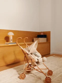 Elsie Dukkeklapvogn fra<Liewood Hot