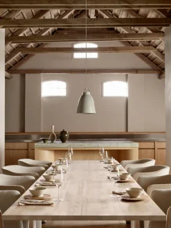 Essay Spisebord af Cecilie Manz<Fritz Hansen New