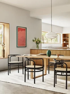 Essay Spisebord af Cecilie Manz<Fritz Hansen New