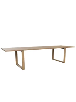 Essay Spisebord af Cecilie Manz<Fritz Hansen New