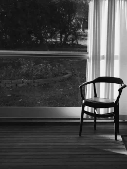 FJ 44 stol, eg olie/vegetal læder af Finn Juhl<House of Finn Juhl New