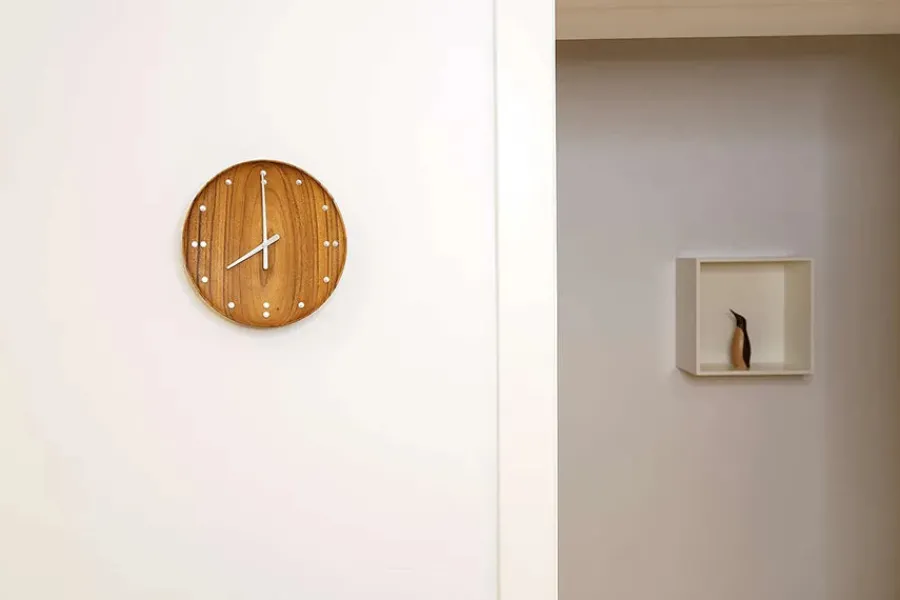 FJ Clock af Finn Juhl<Architectmade Online