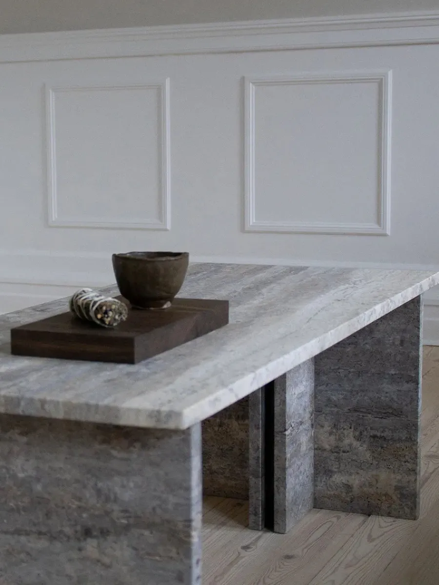 Fjer Sofabord 110 cm, travertin silver fra<Wabi Sabi Nordic Outlet