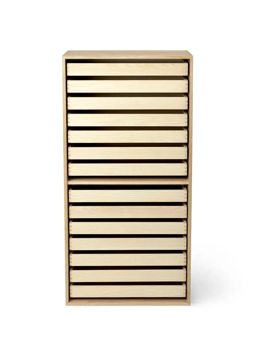 FK63 Reol med ben og bakker fra<Carl Hansen & Søn Discount