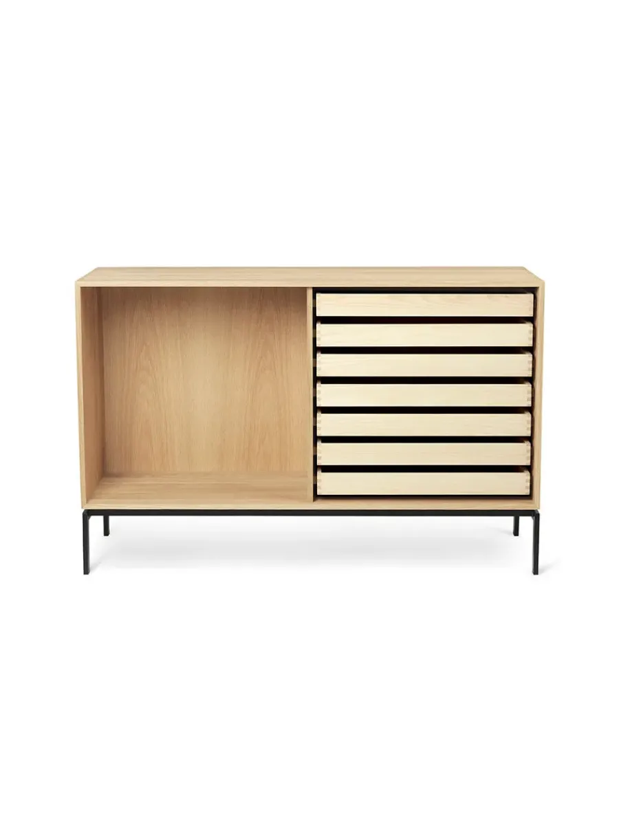 FK63 Reol med ben og bakker fra<Carl Hansen & Søn Discount