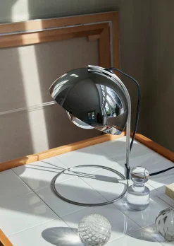 Flowerpot VP4 bordlampe af Verner Panton<&Tradition Hot