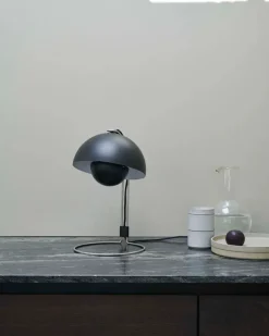 Flowerpot VP4 bordlampe af Verner Panton<&Tradition Hot
