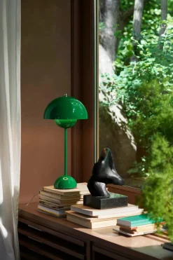 Flowerpot VP3 bordlampe af Verner Panton<&Tradition