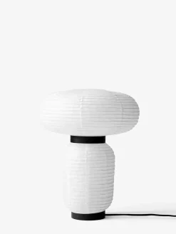 Formakami bordlampe fra<&Tradition Hot