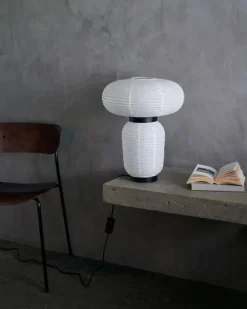 Formakami bordlampe fra<&Tradition Hot