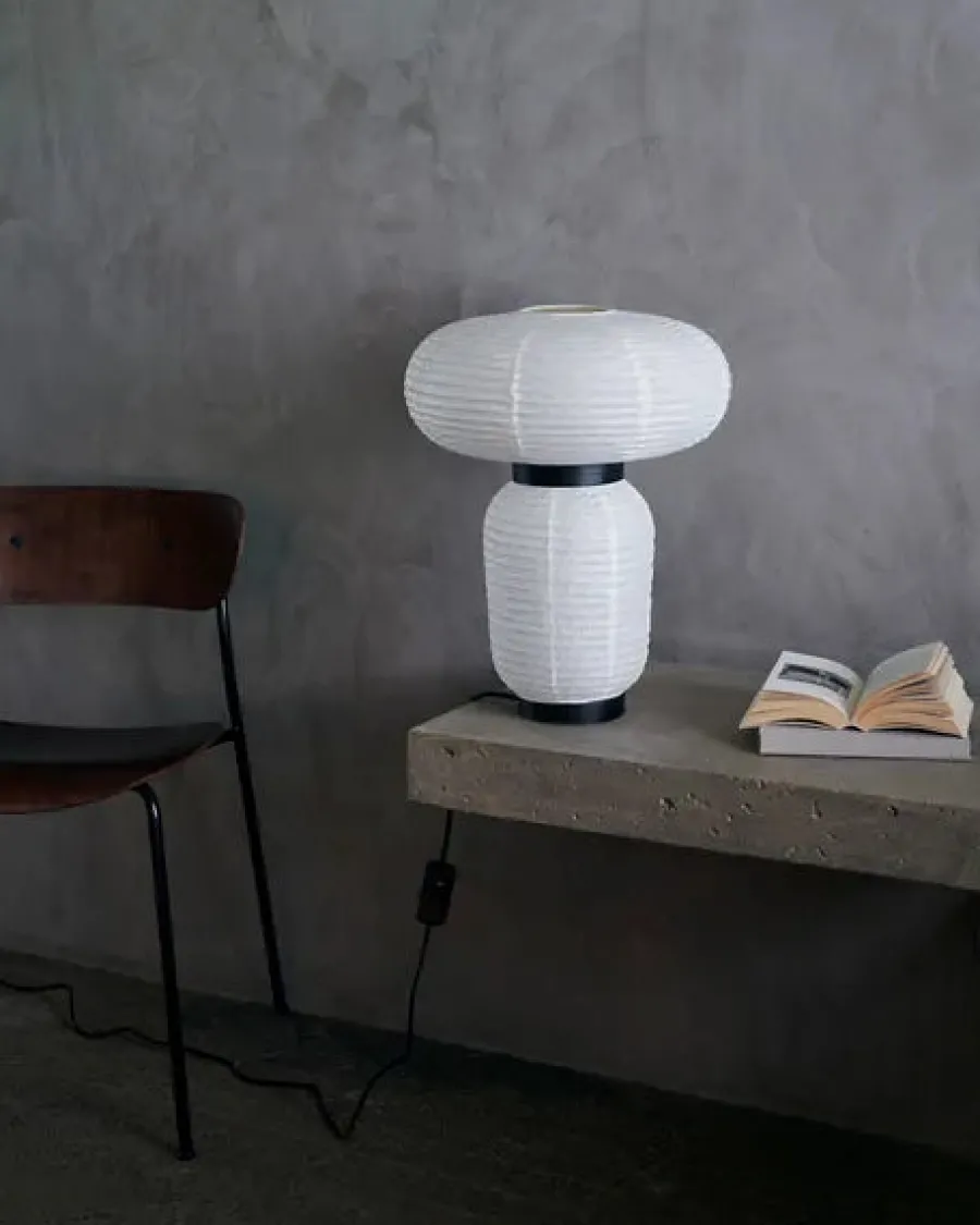 Formakami bordlampe fra<&Tradition Hot