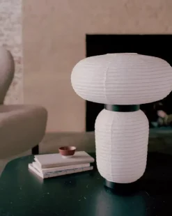 Formakami bordlampe fra<&Tradition Hot