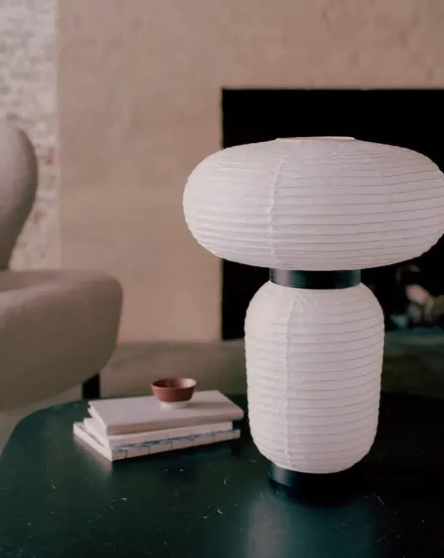 Formakami bordlampe fra<&Tradition Hot