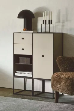 Frame 70 inkl. 2 skuffer og 1 hylde fra<Audo Copenhagen Hot