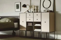 Frame 70 inkl. 2 skuffer og 1 hylde fra<Audo Copenhagen Hot